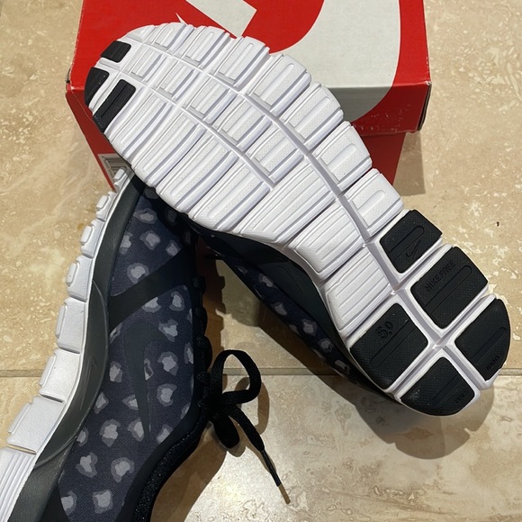 Never Worn in Box! Nike Free 5.0 V4 NS PT Running Shoes - Picture 5 of 7